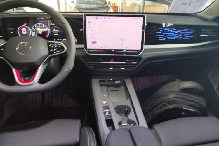 Used Volkswagen Passat 2025 Pro 380TSI Dragon Glory Edition Audio And AC Panel
