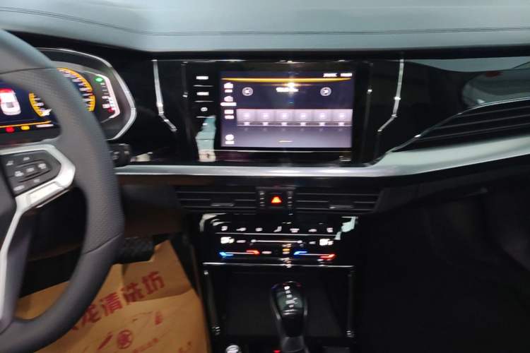 Used Volkswagen Passat 2025 Outstanding Model 330TSI Starry Elite Edition Audio And AC Panel