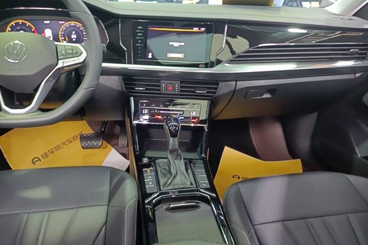 Used Volkswagen Passat 2025 Outstanding Model 380TSI Starry Dragon Edition Audio And AC Panel