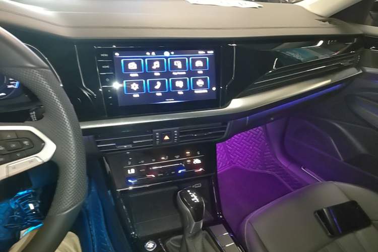 Used Volkswagen Passat 2025 Outstanding Model 380TSI Dragon Glory Edition Audio And AC Panel