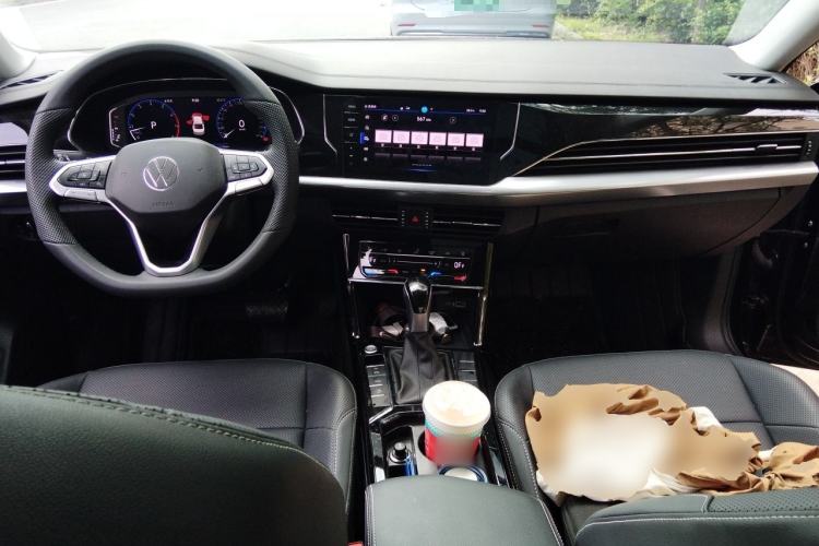 Used Volkswagen Passat 2025 Outstanding Model 380TSI Dragon Glory Edition Center Console