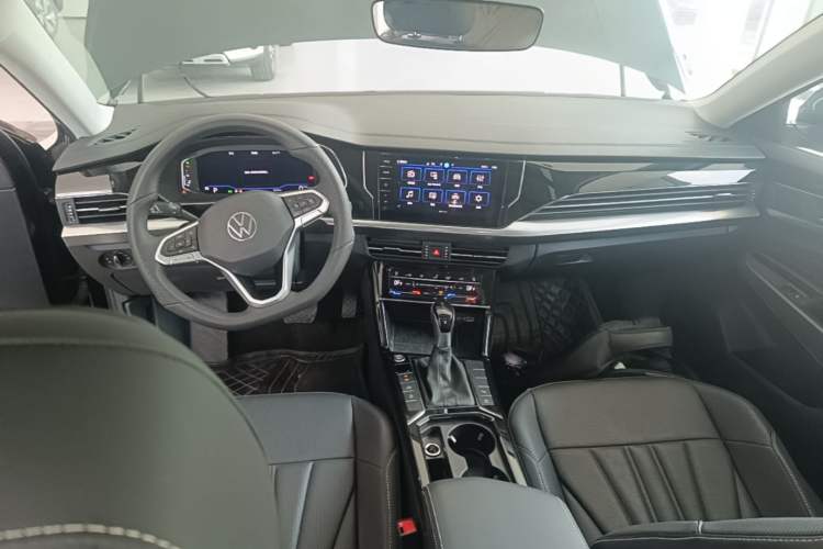Used Volkswagen Passat 2025 Outstanding Model 380TSI Starry Dragon Glorious Edition Center Console