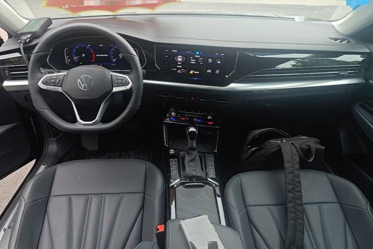 Used Volkswagen Passat 2025 Outstanding Model 380TSI Starry Dragon Glorious Edition Center Console