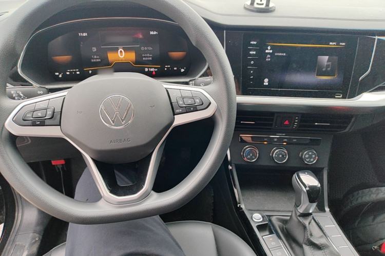 Used Volkswagen Passat 2025 Outstanding Model 280TSI Business Edition Center Console