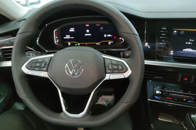 Used Volkswagen Passat 2025 Premium Version 380TSI Dragon Edition Center Console