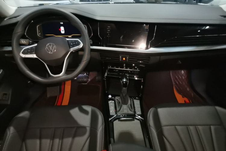 Used Volkswagen Passat 2025 Outstanding Model 330TSI Starry Elite Edition Center Console