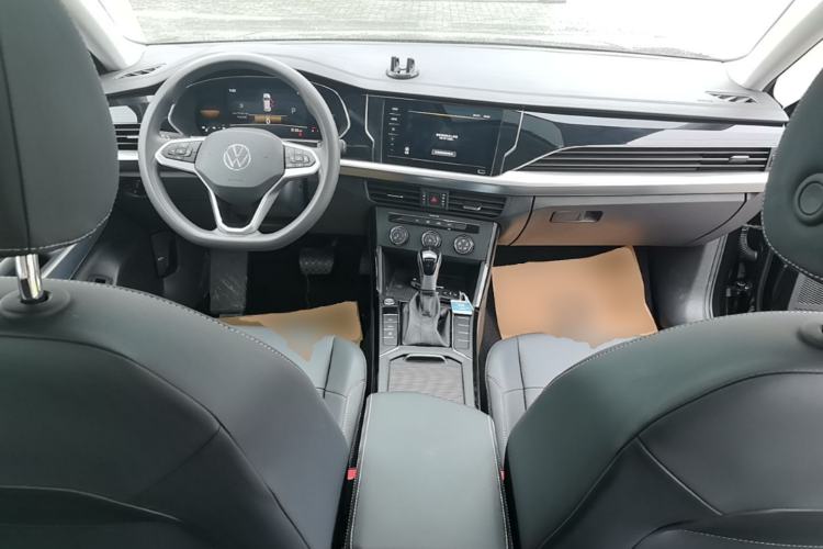 Used Volkswagen Passat 2025 Outstanding Model 280TSI Business Edition Center Console