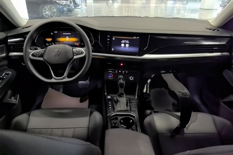 Used Volkswagen Passat 2025 Outstanding Model 280TSI Business Edition Center Console