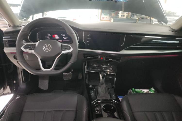 Used Volkswagen Passat 2025 Outstanding Model 380TSI Starry Dragon Glorious Edition Center Console