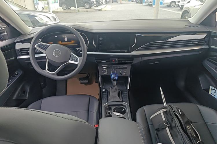 Used Volkswagen Passat 2025 Outstanding Model 280TSI Business Edition Center Console