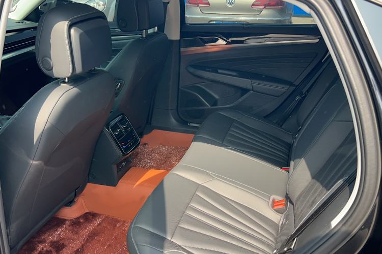 Used Volkswagen Passat 2025 Outstanding Model 380TSI Starry Dragon Glorious Edition Center Console