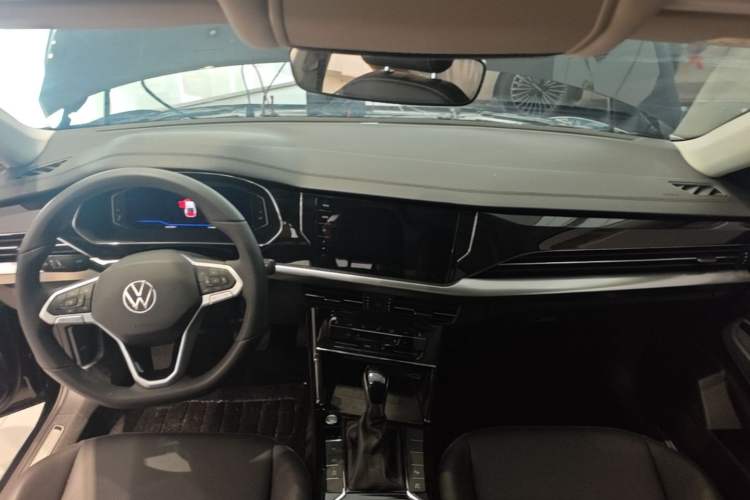 Used Volkswagen Passat 2025 Outstanding Model 380TSI Dragon Glory Edition Center Console