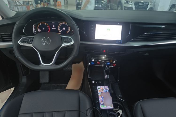 Used Volkswagen Passat 2025 Outstanding Model 330TSI Starry Elite Edition Center Console