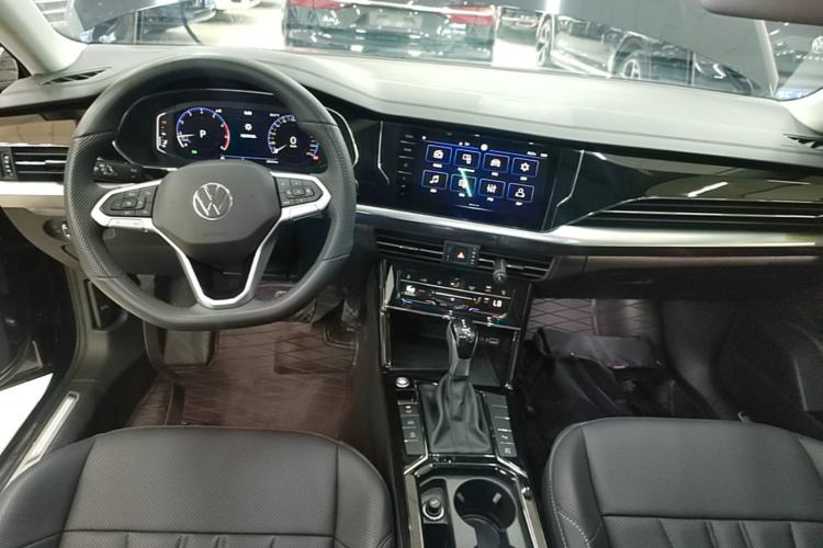 Used Volkswagen Passat 2025 Outstanding Model 380TSI Dragon Glory Edition Center Console