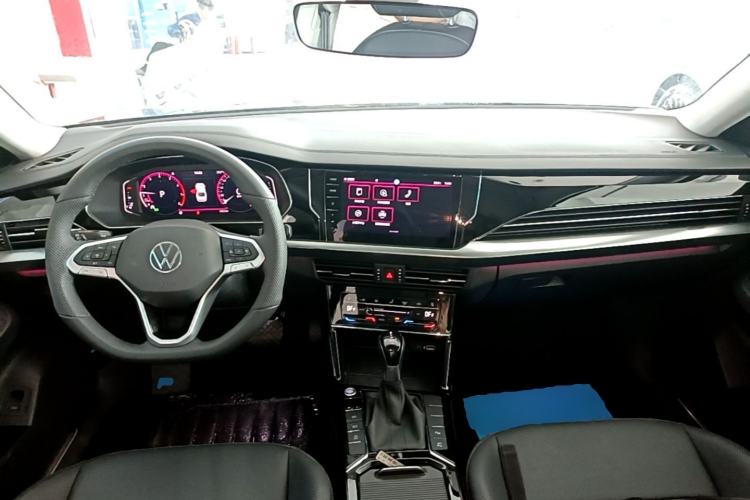 Used Volkswagen Passat 2025 Outstanding Model 380TSI Dragon Glory Edition Center Console