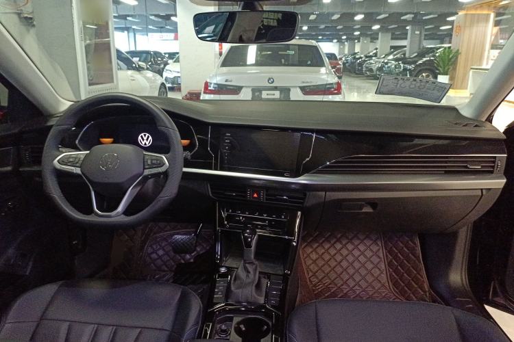 Used Volkswagen Passat 2025 Outstanding Model 330TSI Elite Edition Center Console