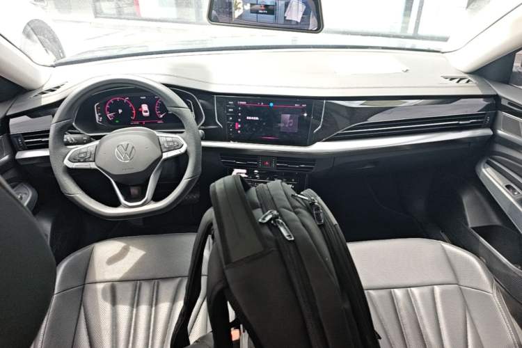 Used Volkswagen Passat 2025 Outstanding Model 380TSI Dragon Glory Edition Center Console