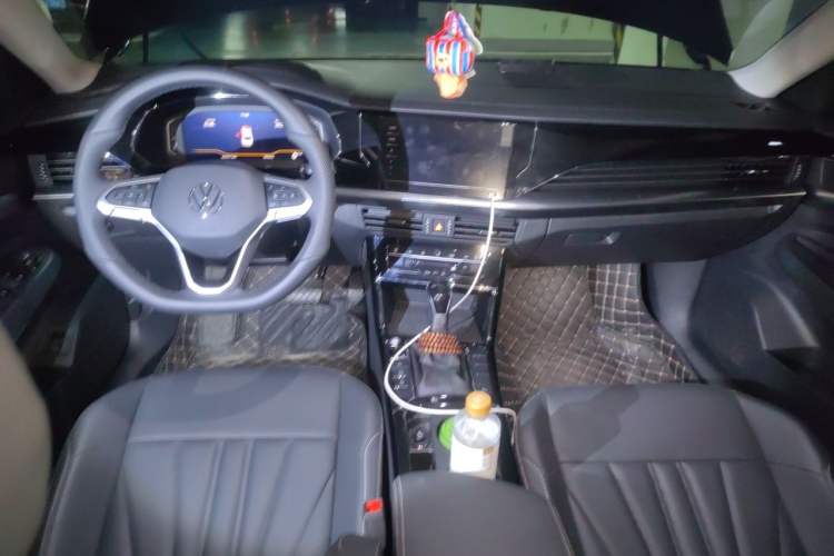 Used Volkswagen Passat 2025 Outstanding Model 380TSI Starry Dragon Edition Center Console