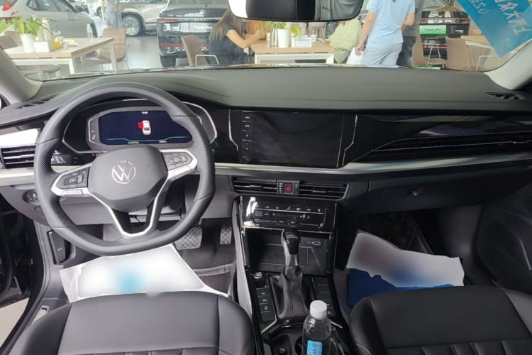 Used Volkswagen Passat 2025 Outstanding Model 380TSI Dragon Glory Edition Center Console