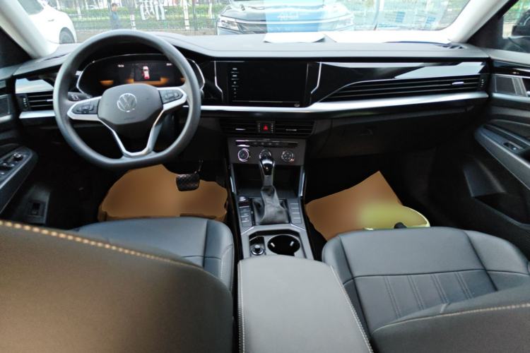 Used Volkswagen Passat 2025 Outstanding Model 280TSI Business Edition Center Console