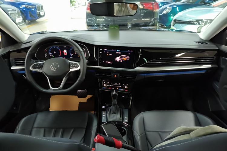 Used Volkswagen Passat 2025 Outstanding Model 380TSI Dragon Glory Edition Center Console