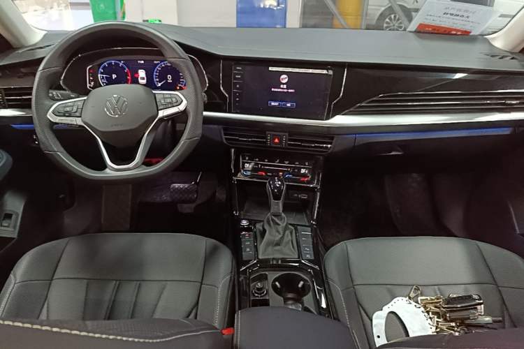 Used Volkswagen Passat 2025 Outstanding Model 380TSI Starry Dragon Glorious Edition Center Console