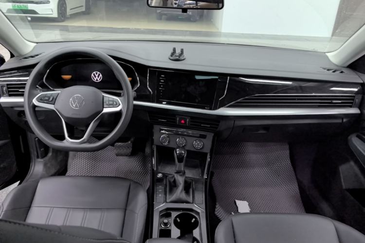Used Volkswagen Passat 2025 Outstanding Model 280TSI Business Edition Center Console