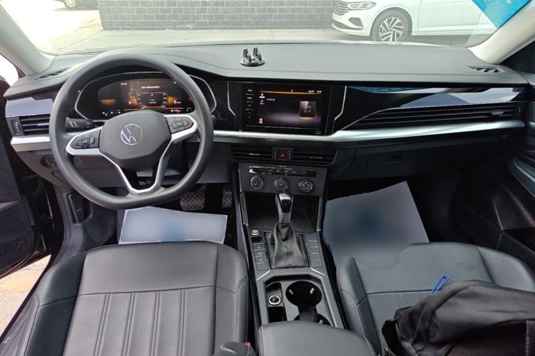 Used Volkswagen Passat 2025 Outstanding Model 280TSI Business Edition Center Console