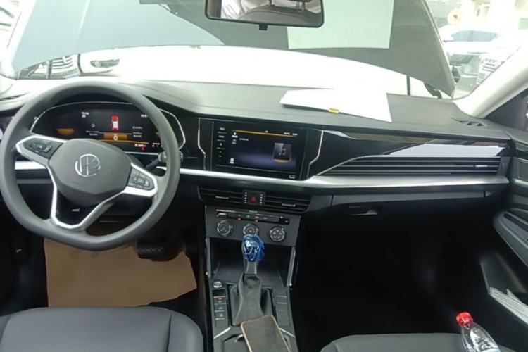 Used Volkswagen Passat 2025 Outstanding Model 280TSI Business Edition Center Console