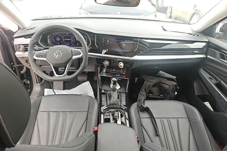 Used Volkswagen Passat 2025 Premium Version 380TSI Dragon Edition Center Console