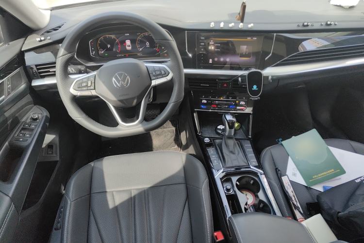 Used Volkswagen Passat 2025 Outstanding Model 380TSI Starry Dragon Edition Center Console