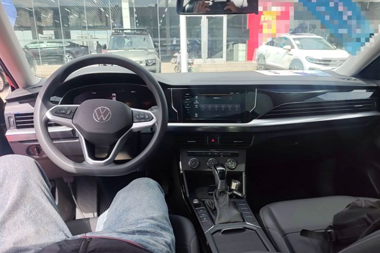 Used Volkswagen Passat 2025 Outstanding Model 280TSI Business Edition Center Console