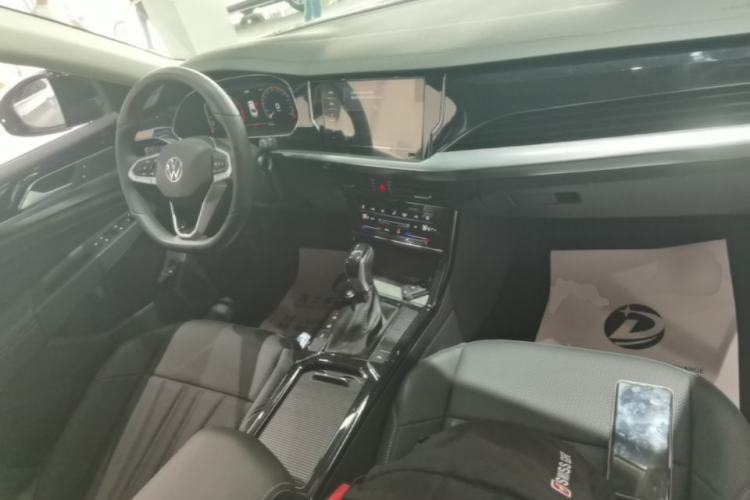 Used Volkswagen Passat 2025 Premium Version 380TSI Dragon Edition Center Console