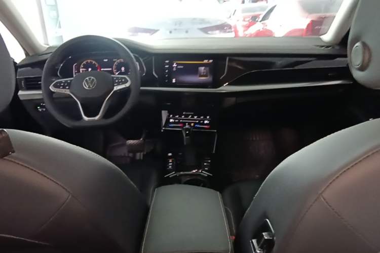 Used Volkswagen Passat 2025 Outstanding Model 380TSI Starry Dragon Edition Center Console