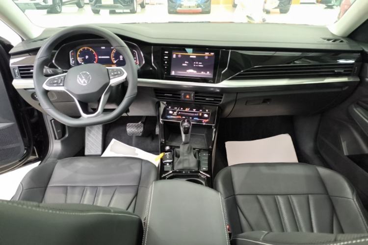 Used Volkswagen Passat 2025 Premium Version 380TSI Dragon Edition Center Console
