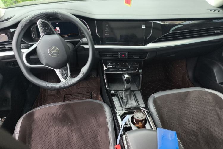 Used Volkswagen Passat 2025 Outstanding Model 330TSI Elite Edition Center Console