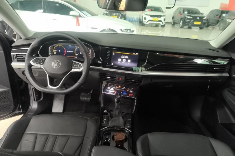 Used Volkswagen Passat 2025 Premium Version 380TSI Dragon Edition Center Console