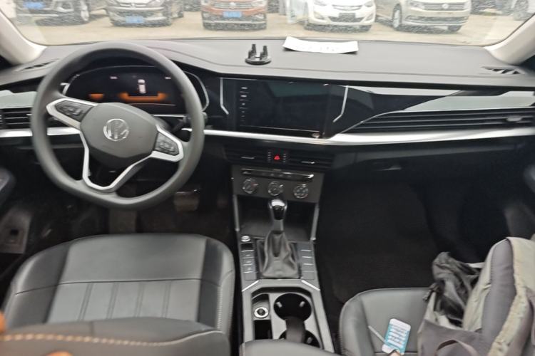Used Volkswagen Passat 2025 Outstanding Model 280TSI Business Edition Center Console
