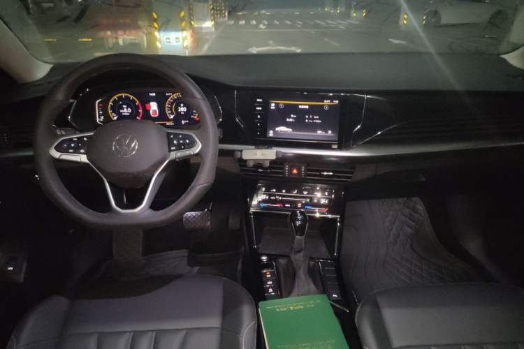 Used Volkswagen Passat 2025 Premium Version 380TSI Dragon Edition Center Console