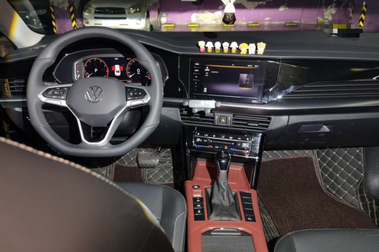 Used Volkswagen Passat 2025 Premium Version 380TSI Dragon Edition Center Console