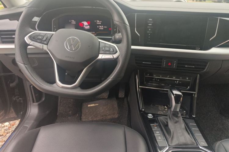 Used Volkswagen Passat 2025 Outstanding Model 330TSI Elite Edition Center Console