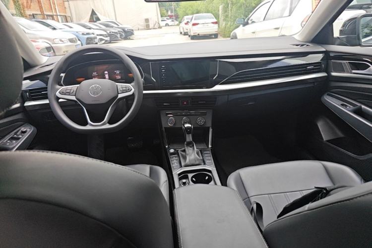 Used Volkswagen Passat 2025 Outstanding Model 280TSI Business Edition Center Console