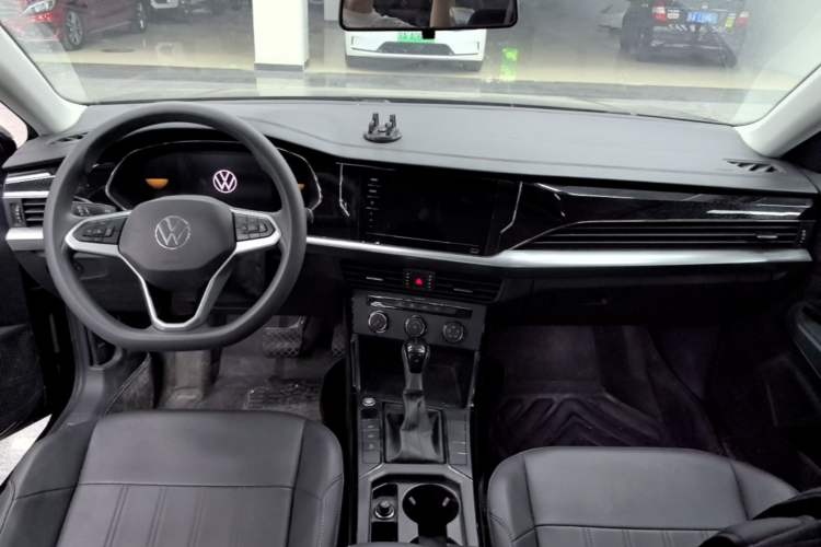 Used Volkswagen Passat 2025 Outstanding Model 280TSI Business Edition Center Console