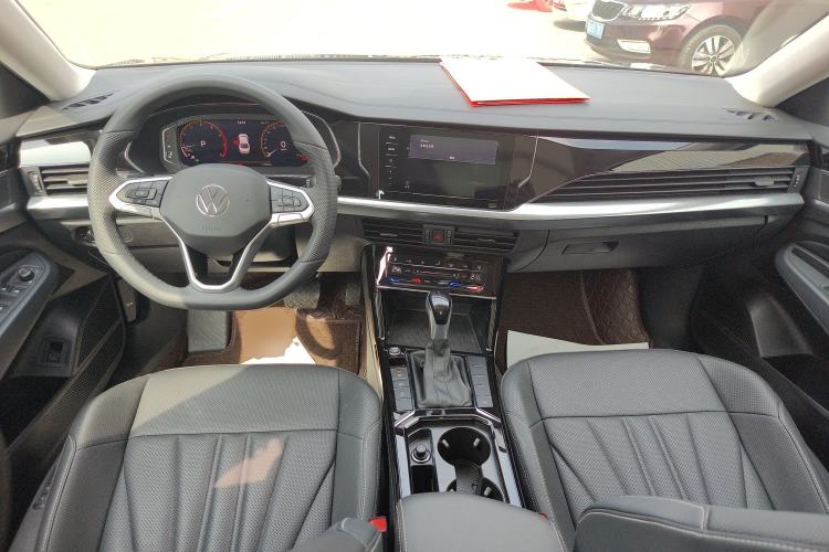 Used Volkswagen Passat 2025 Outstanding Model 330TSI Starry Elite Edition Center Console
