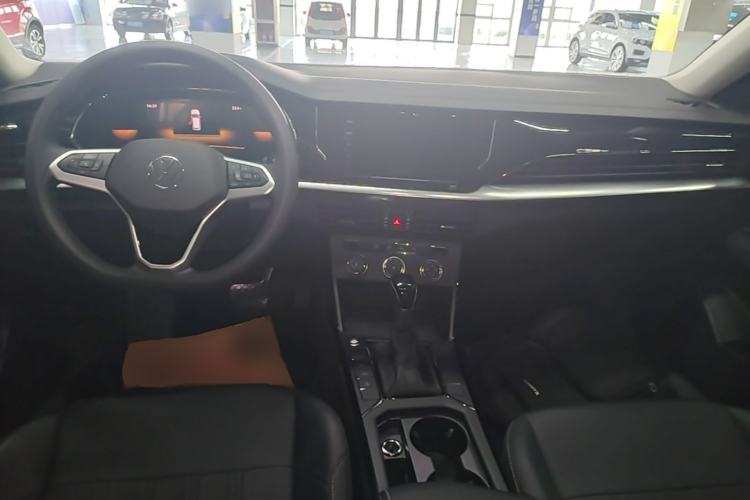 Used Volkswagen Passat 2025 Outstanding Model 280TSI Business Edition Center Console