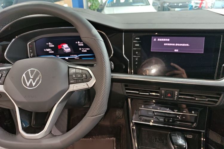 Used Volkswagen Passat 2025 Outstanding Model 380TSI Starry Dragon Glorious Edition Center Console