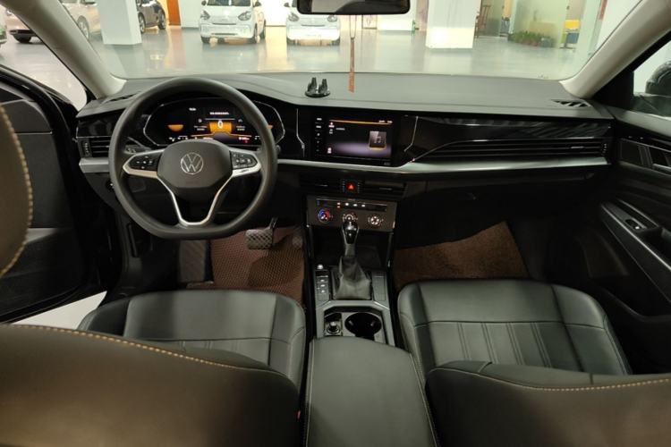 Used Volkswagen Passat 2025 Outstanding Model 280TSI Business Edition Center Console