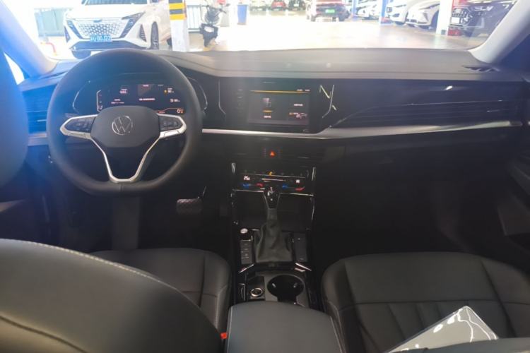 Used Volkswagen Passat 2025 Outstanding Model 380TSI Starry Dragon Edition Center Console