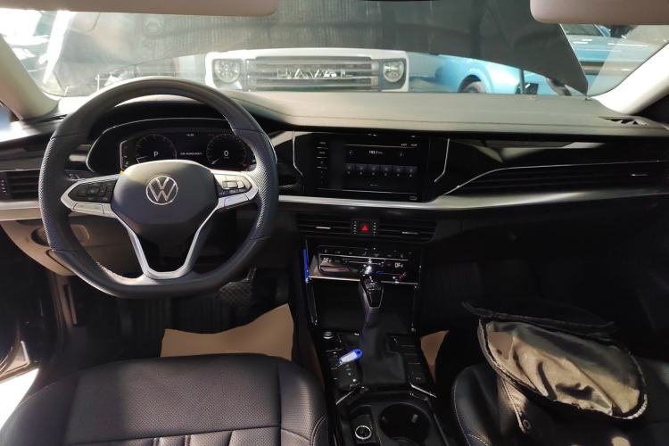 Used Volkswagen Passat 2025 Premium Version 380TSI Dragon Edition Center Console