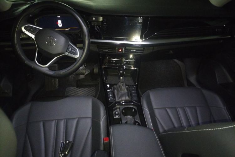 Used Volkswagen Passat 2025 Outstanding Model 330TSI Starry Elite Edition Center Console